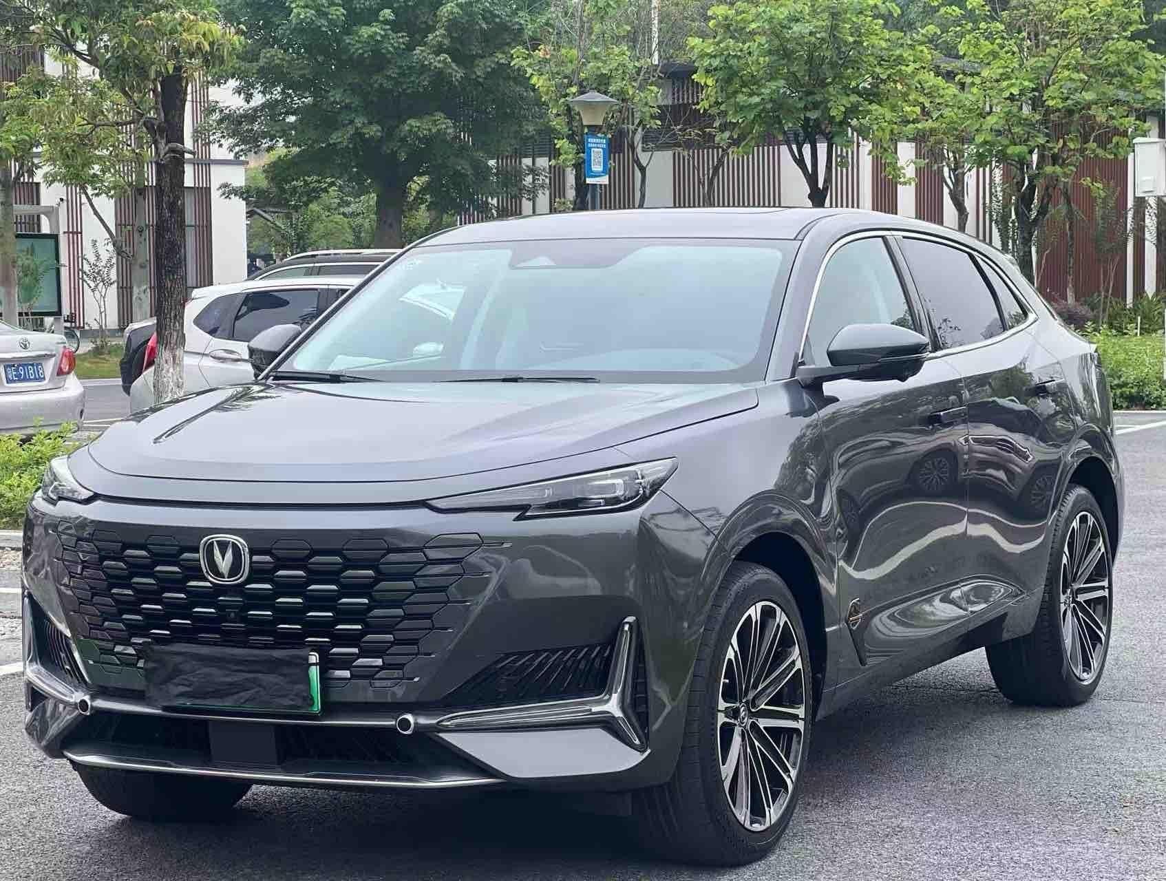 La venta detrás de un té con limón: un Changan UNI-K de China a Abiyán